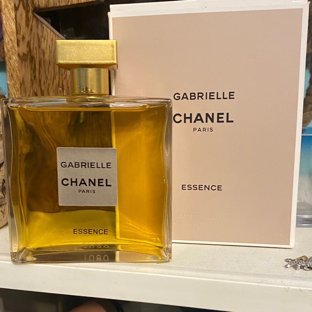 CHANEL Gabrielle Essence Perfume - Gold and Cream